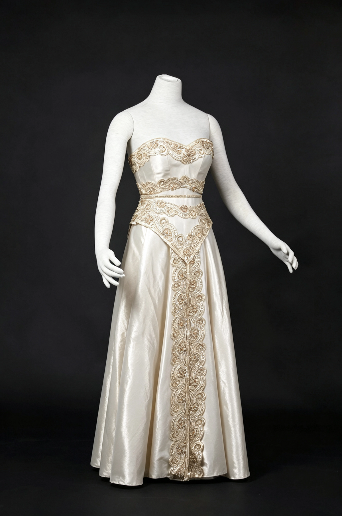 Robe de rêve Queen Gown avec cape en fourrure