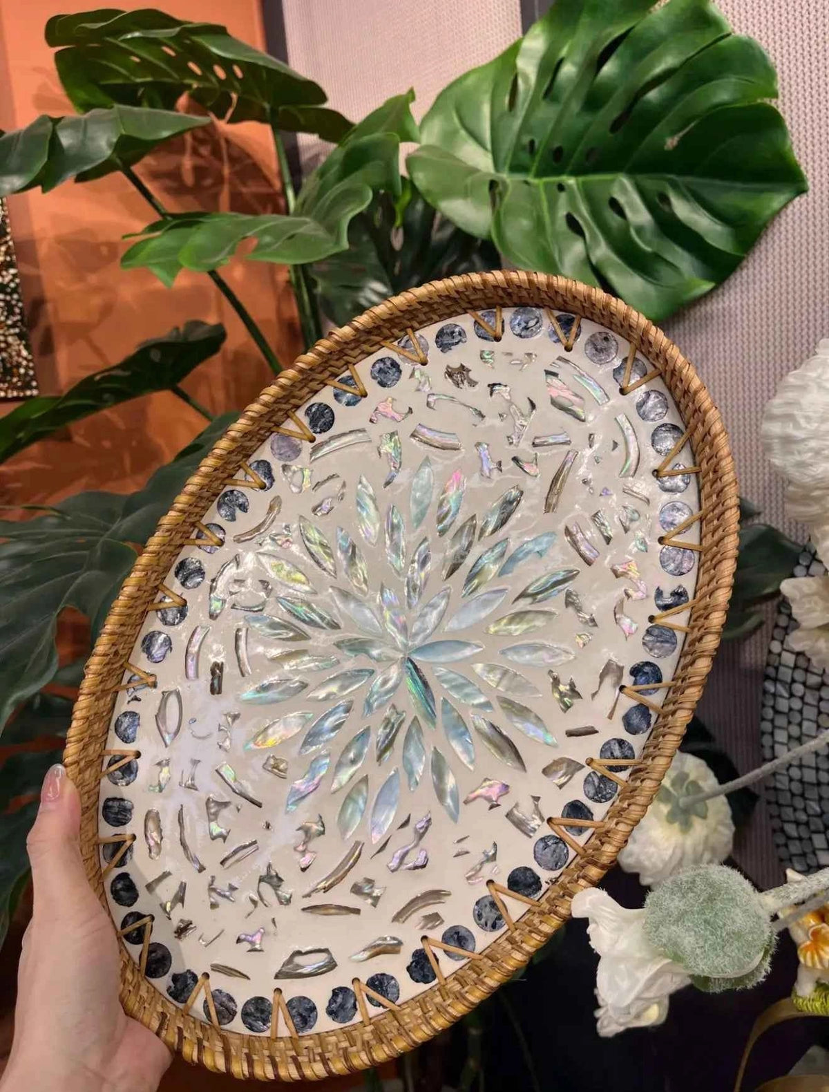 1 acheté, 1 offert – Plateau mosaïque artisanal en coquillages de rotin, plateau de service ovale tressé naturel avec incrustations de nacre pour la décoration et le rangement à la maison
