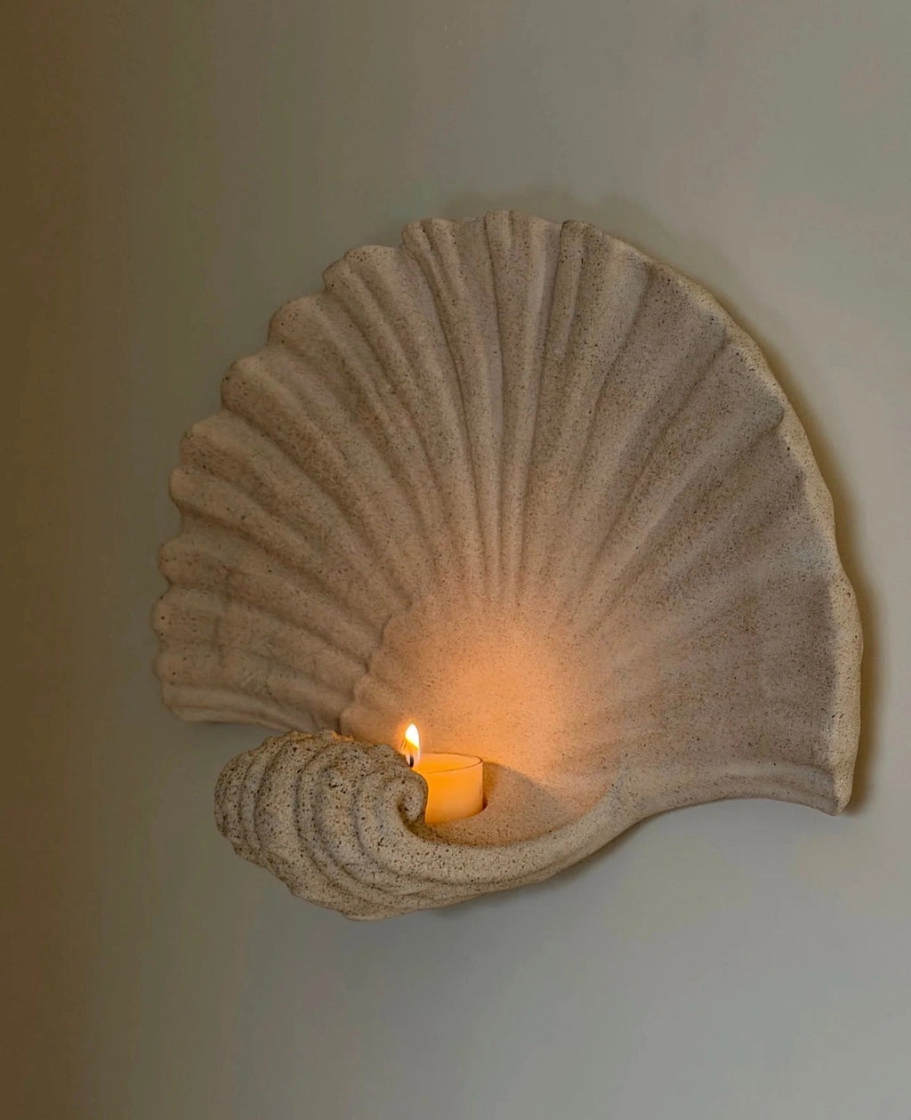 Applique murale porte-bougie en coquillage et grès naturel – Décoration murale sculpturale artisanale en coquillage, lampe bougie bohème côtière pour intérieur